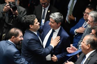 davi-alcolumbre-e-eleito-presidente-do-senado-com-ampla-maioria