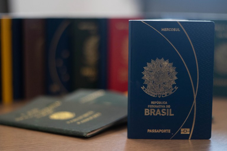 emissao-de-passaportes-pode-ser-interrompida-pela-policia-federal-por-falta-de-verba