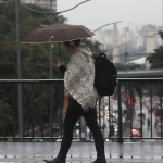 semana-em-sp-comeca-com-queda-na-temperatura,-ventos-fortes-e-possibilidade-de-chuva