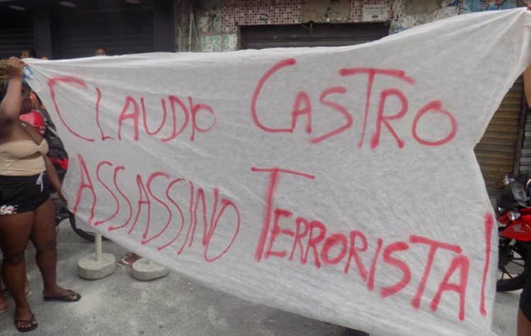 manifestantes-protestam-em-frente-a-sede-do-governo-do-rj,-onde-castro-se-reune-com-lewandowski