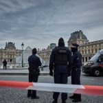 policia-da-franca-prende-mais-dois-suspeitos-por-roubo-no-louvre