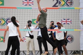 verdadeiro-carioca:-depois-de-maracana,-principe-william-pega-por-do-sol-em-copacabana