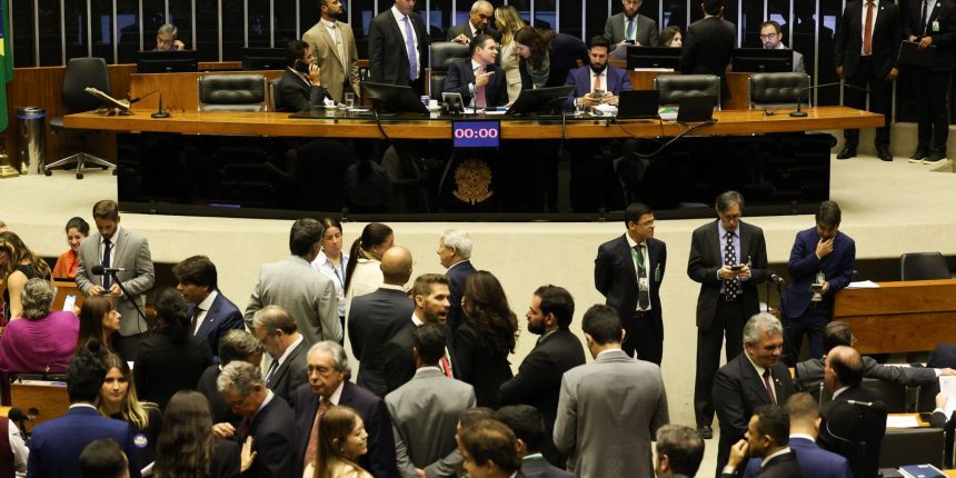 camara-aprova-ampliacao-gradual-da-licenca-paternidade