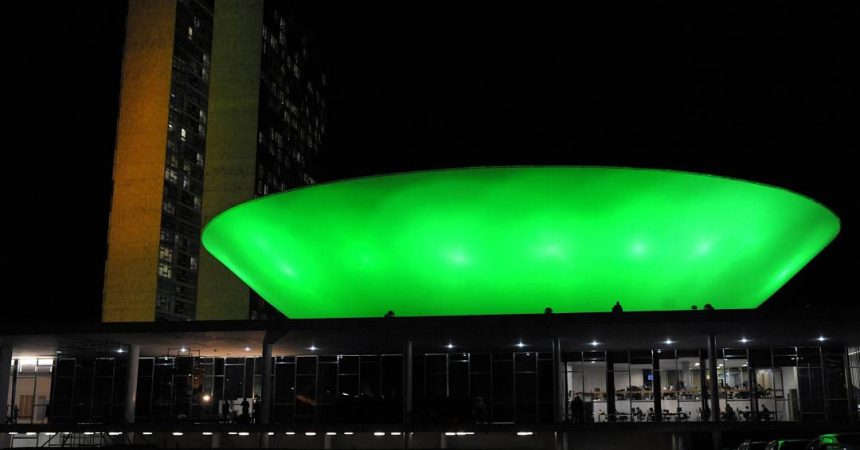 arma-de-policial-dispara-acidentalmente-na-camara