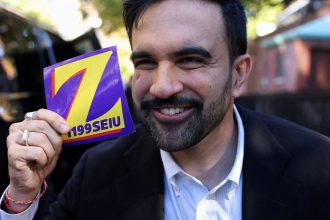 zohran-mamdani,-democrata-e-muculmano,-e-eleito-prefeito-de-nova-york