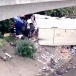 caminhao-cai-na-marginal-tiete