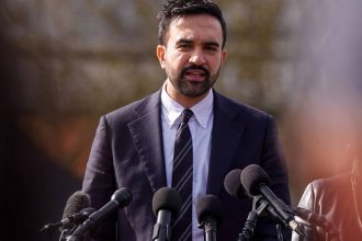 por-que-a-moda-esta-de-olho-em-zohran-mamdani,-novo-e-primeiro-prefeito-millennial-de-nova-york?