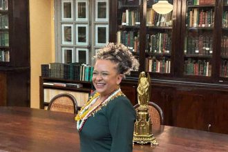 ana-maria-goncalves-toma-posse-como-primeira-mulher-negra-na-abl