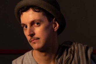 ‘nao-somos-senhores-do-planeta’,-diz-poeta-em-tempos-de-cop30