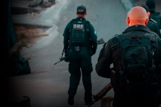 policia-do-rio-realiza-nova-fase-de-operacao-contra-o-comando-vermelho-na-baixada-fluminense